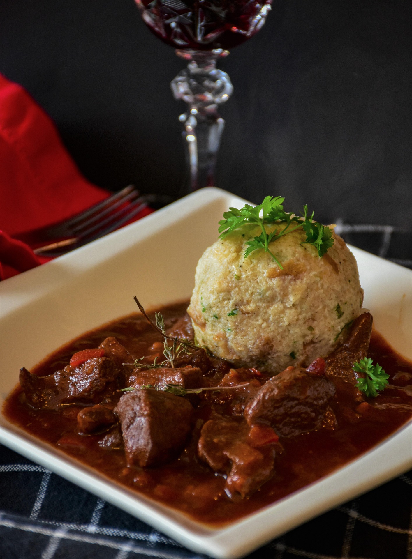 Wildgulasch — vorgeschnittenes Wildfleisch für Schmorgerichte